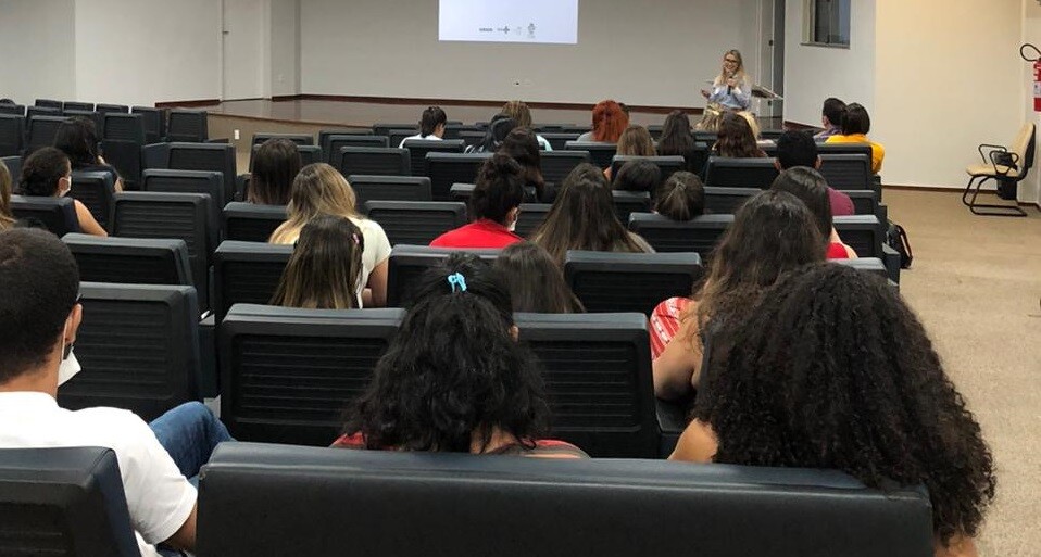 hugol-realiza-encontro-de-letramento-cientifico-para-producao-de-pesquisas-cientificas